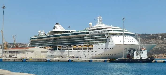Jewel of Seas: Το εντυπωσιακό κρουαζιερόπλοιο στη Σούδα (εικόνες)